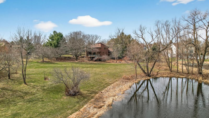 6 Pine Valley Dr, Dellwood, MN 55110