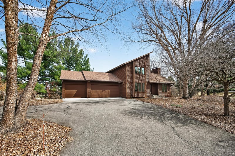 6 Pine Valley Dr, Dellwood, MN 55110