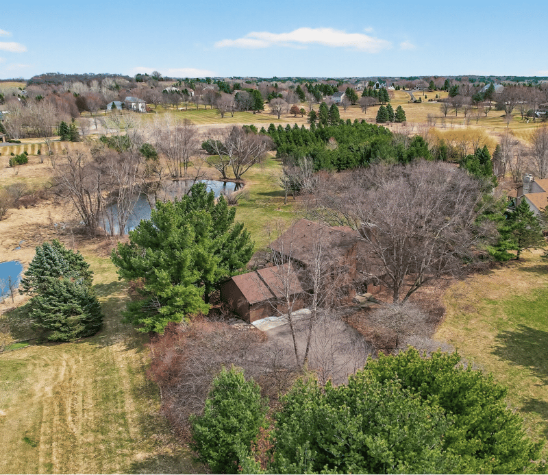 6 Pine Valley Dr, Dellwood, MN 55110