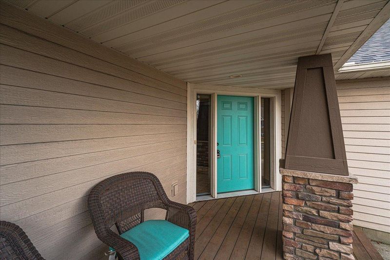 7507 Taylor Dr, Savage, MN 55378