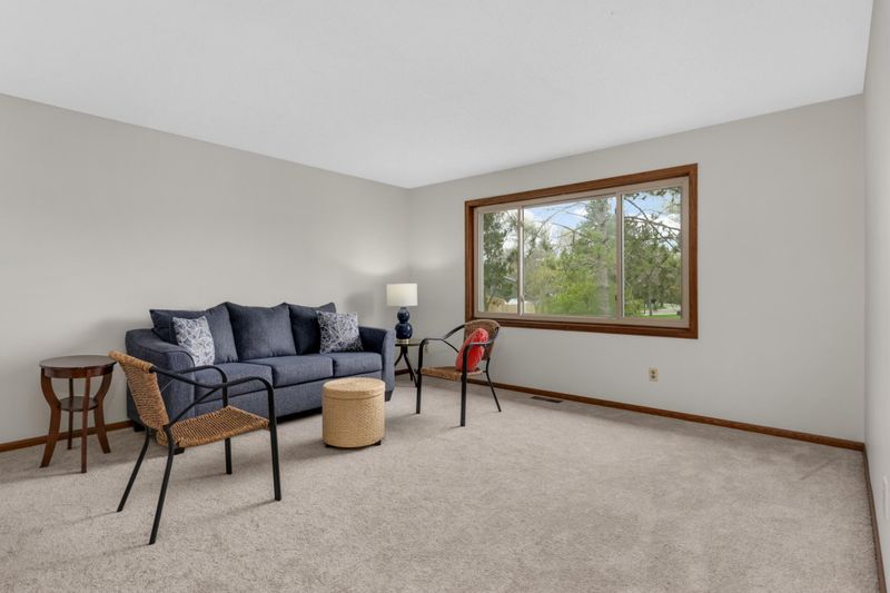 9642 Lakeside Trl, Champlin, MN 55316