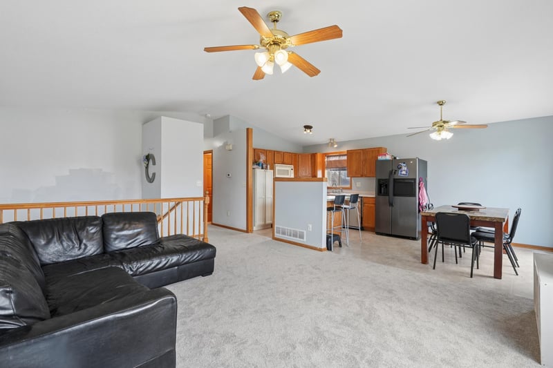 105 Capelle St, Spring Valley, MN 55975