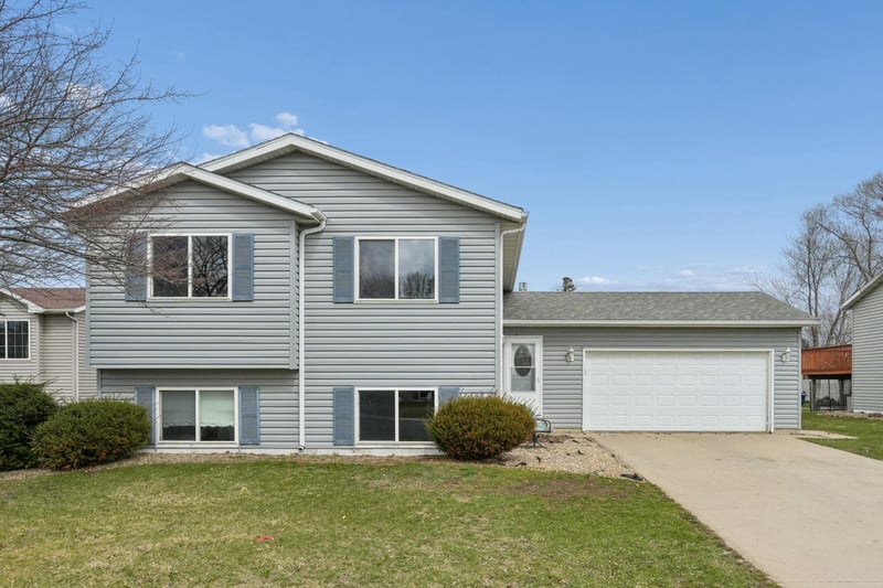 105 Capelle St, Spring Valley, MN 55975