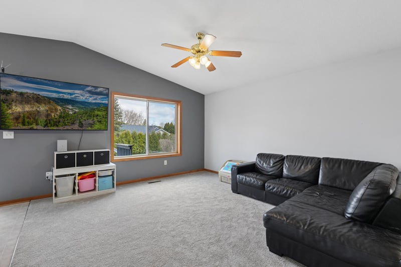 105 Capelle St, Spring Valley, MN 55975