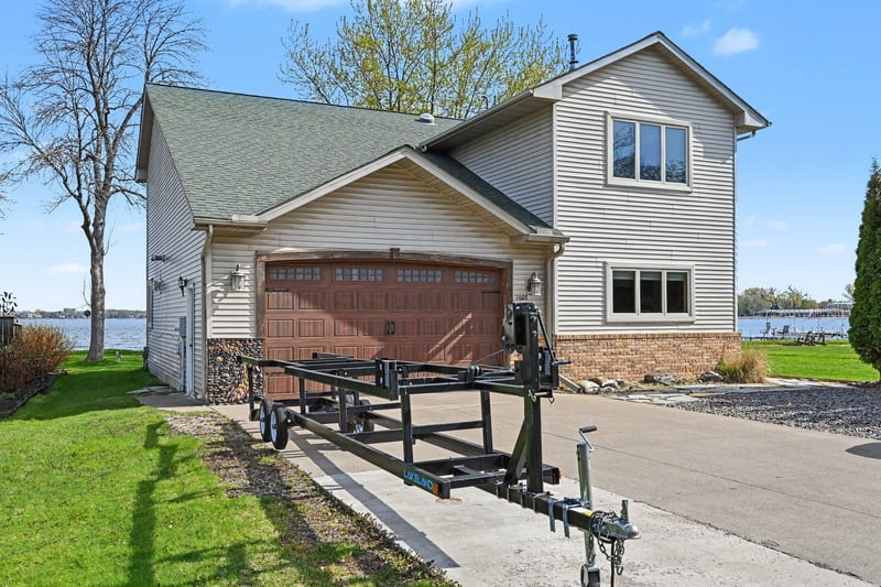 1607 Beach Dr SE, Forest Lake, MN 55025