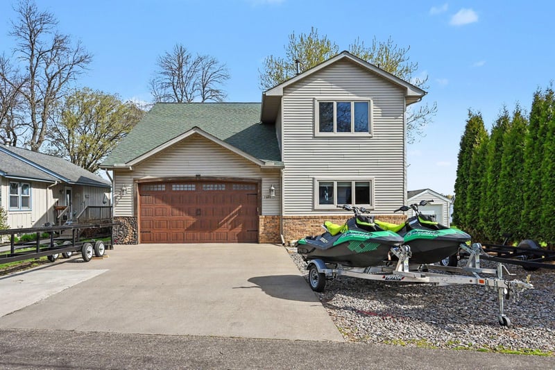 1607 Beach Dr SE, Forest Lake, MN 55025