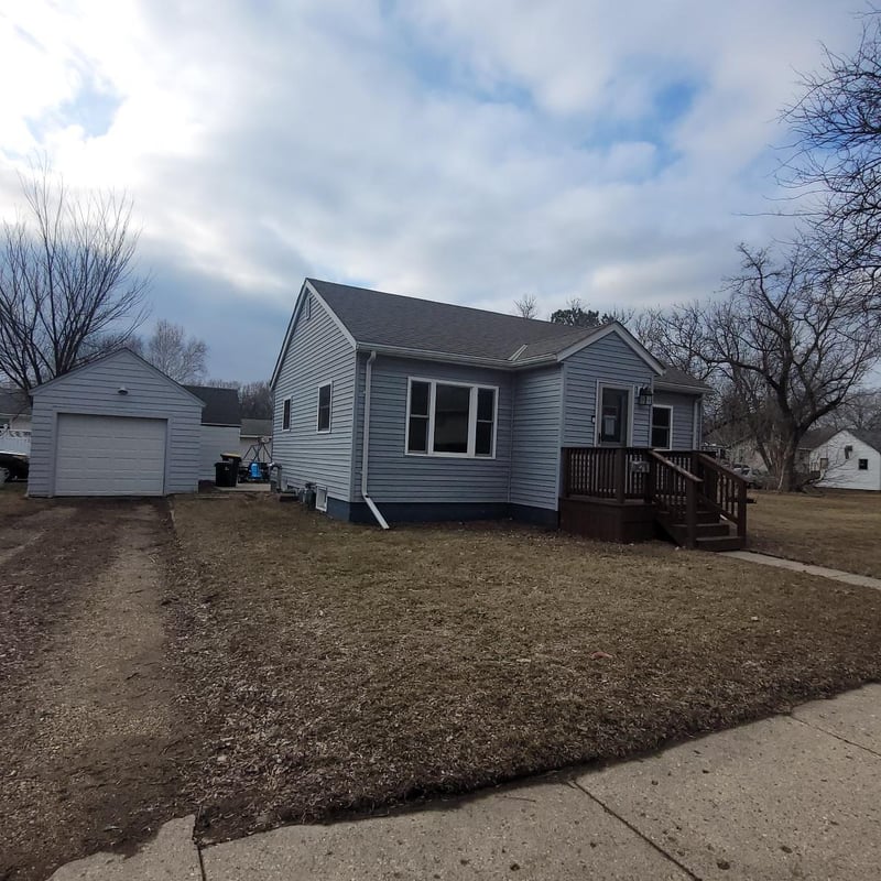 824 Collins Ave, Windom, MN 56101