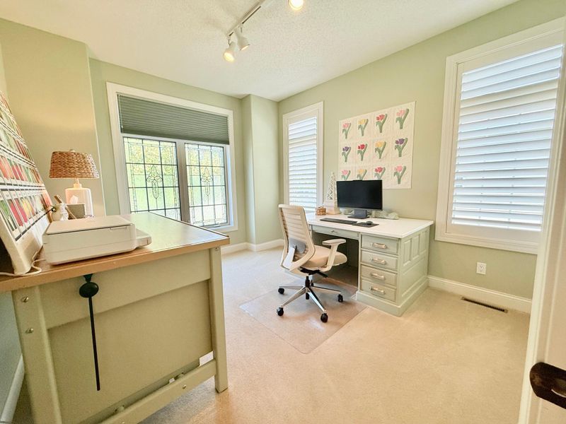 533 Hampton Dr W, Moorhead, MN 56560