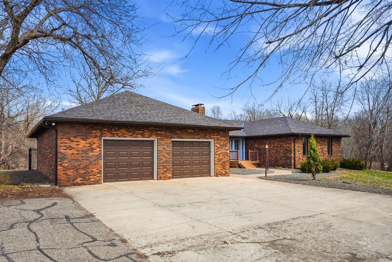 9425 Edgebrook Dr, Northfield, MN 55057