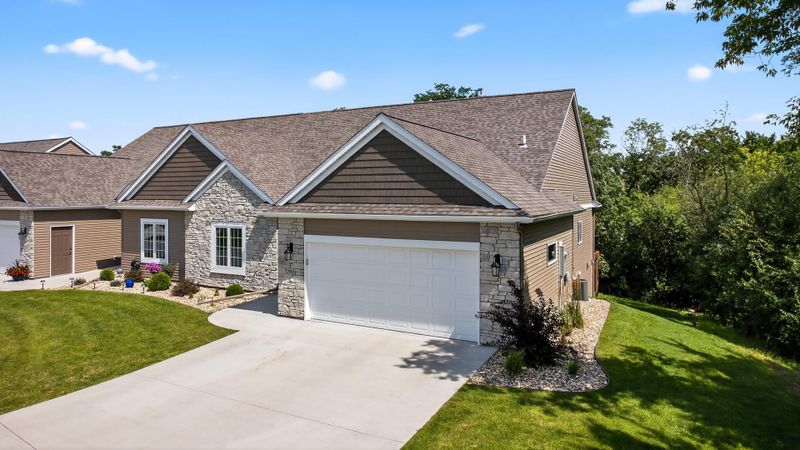 2908 Platinum Dr NE, Rochester, MN 55906