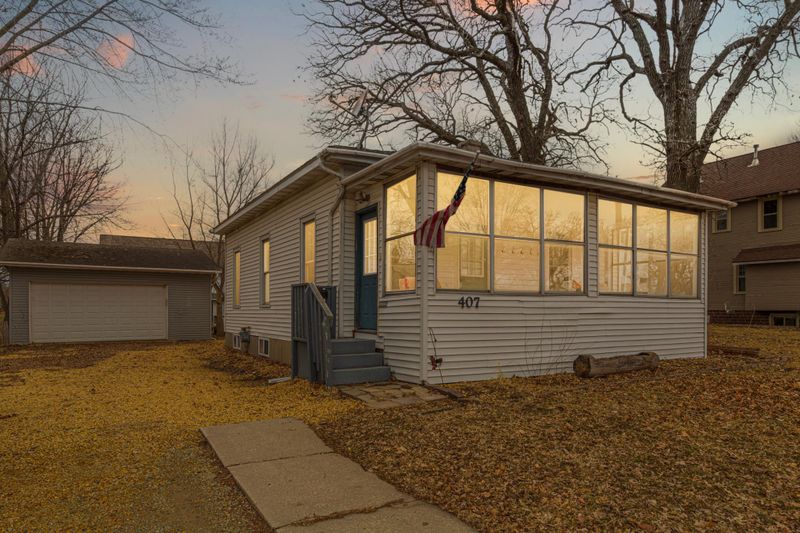 407 3rd St NE, Waseca, MN 56093