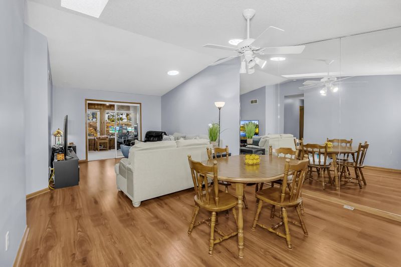 14231 Glencove Trl, Apple Valley, MN 55124