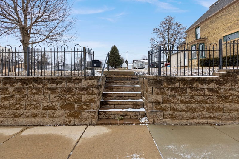201 Boulevard Ave NE, Montgomery, MN 56069