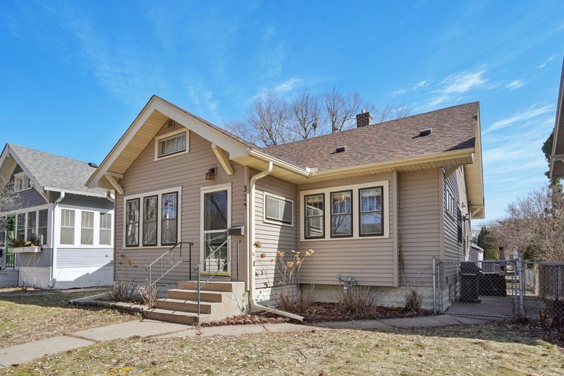 314 Saratoga St S, Saint Paul, MN 55105