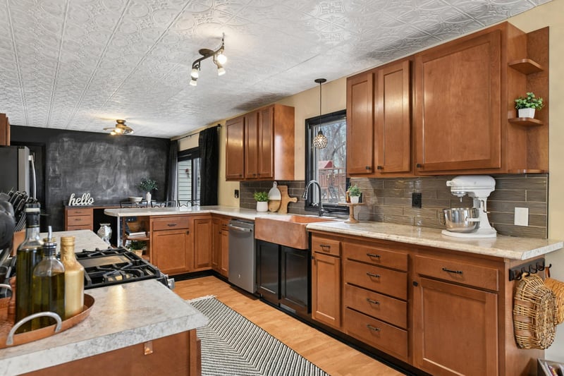 6925 Willow Ln, Brooklyn Center, MN 55430