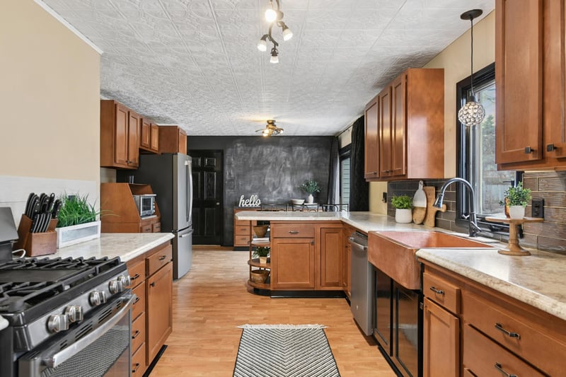 6925 Willow Ln, Brooklyn Center, MN 55430