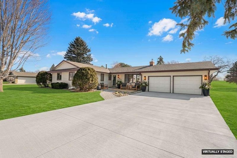 9717 Toledo Rd, Bloomington, MN 55437