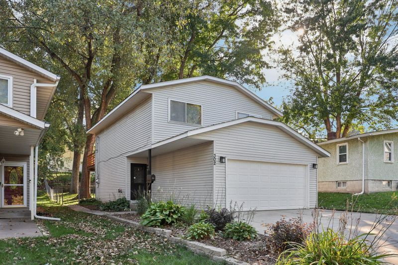 302 Sidney St E, Saint Paul, MN 55107