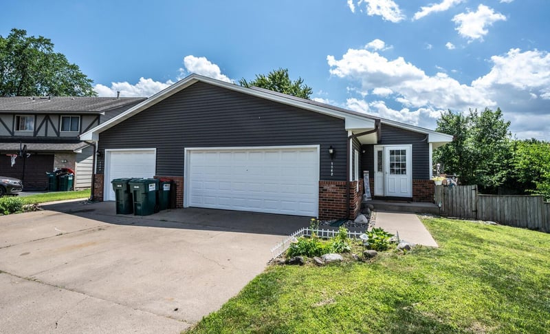 1142 Cheery Ln NE, Columbia Heights, MN 55421