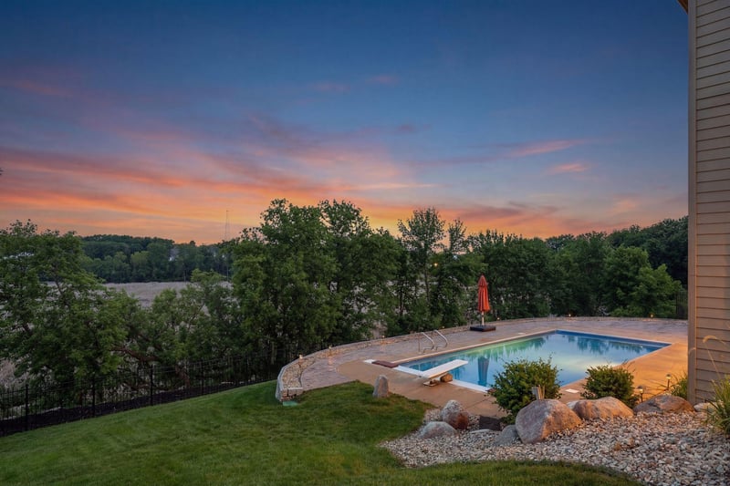 2490 Marshview Ct, Victoria, MN 55386
