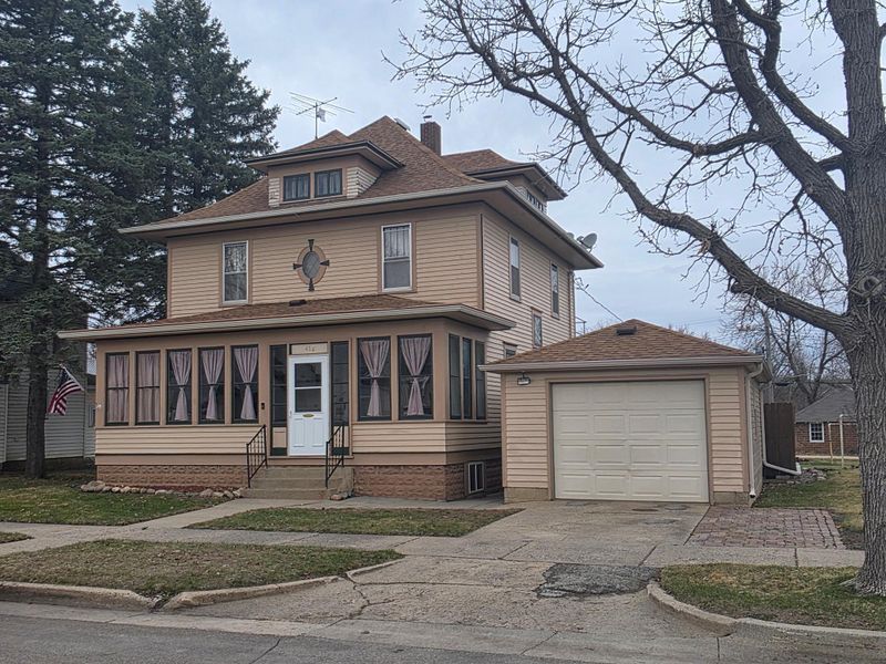 412 3rd St, Kenyon, MN 55946