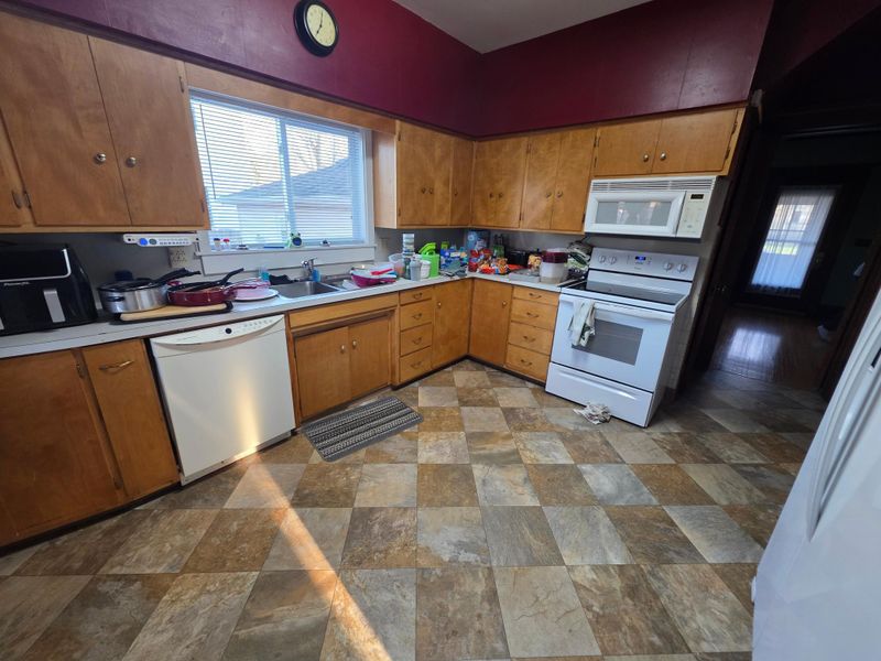 412 3rd St, Kenyon, MN 55946