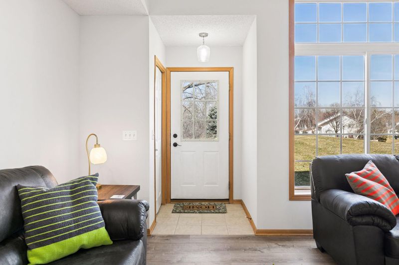 1651 Riverwood Dr #115, Burnsville, MN 55337