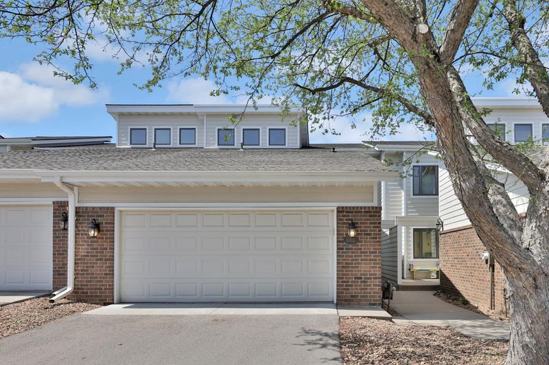 6861 W 82nd St, Bloomington, MN 55438