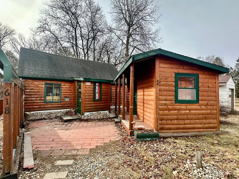 618 1st St NE, Menahga, MN 56464