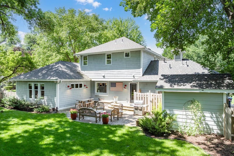 15 Maple Hill Rd, Hopkins, MN 55343