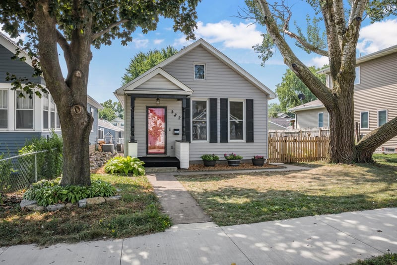 282 Annapolis St E, West Saint Paul, MN 55118