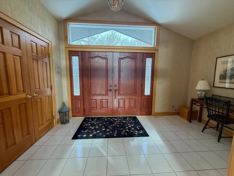 46180 Oak Hill Dr, La Crescent, MN 55947