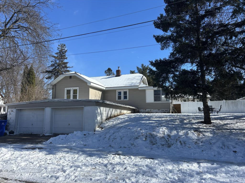 1542 Ivy Ave E, Saint Paul, MN 55106
