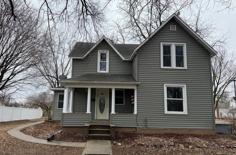 590 Franklin St W, Wells, MN 56097
