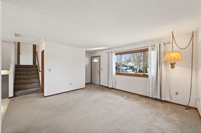 2721 Meadow Ln, Monticello, MN 55362