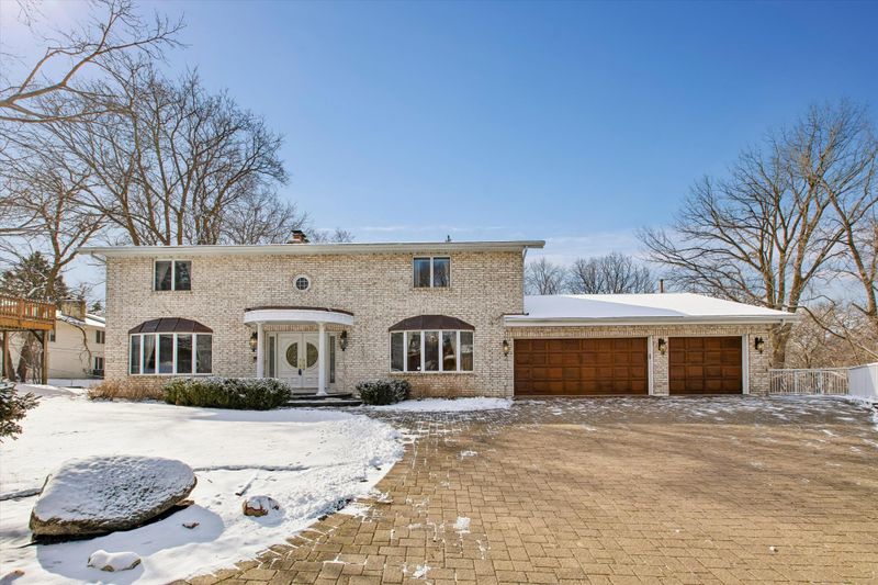 205 Hillcrest Ct, Burnsville, MN 55337