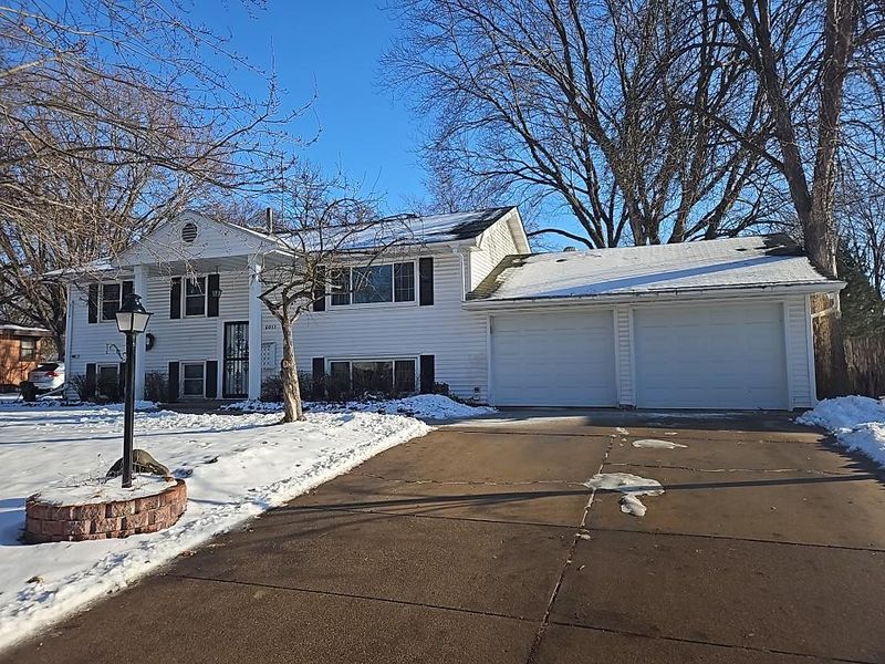 6017 Bethia Ln, Minneapolis, MN 55429