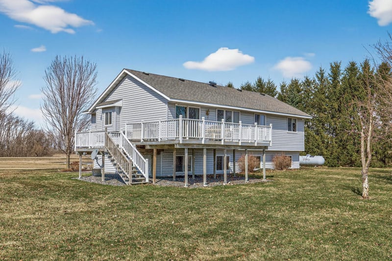 8210 Dempsey Ave SW, Waverly, MN 55390