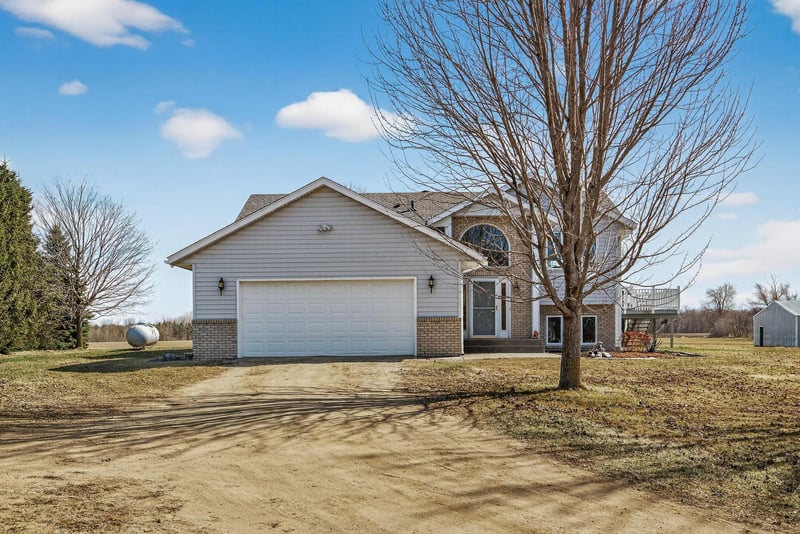 8210 Dempsey Ave SW, Waverly, MN 55390