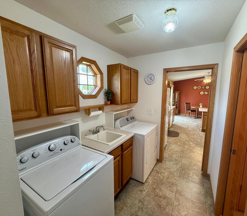 510 Ash Ave, Bird Island, MN 55310