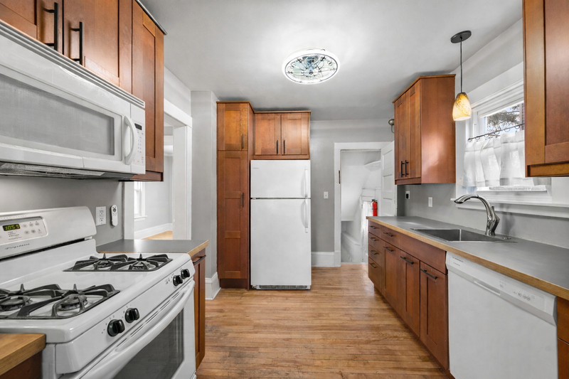 1504 Almond Ave, Saint Paul, MN 55108