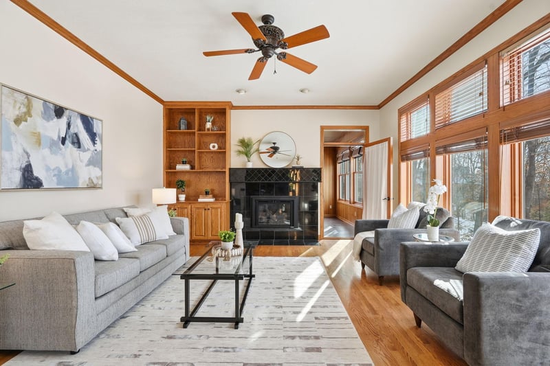 6340 Summit Cir, Chanhassen, MN 55317