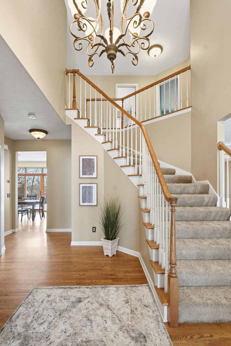6340 Summit Cir, Chanhassen, MN 55317
