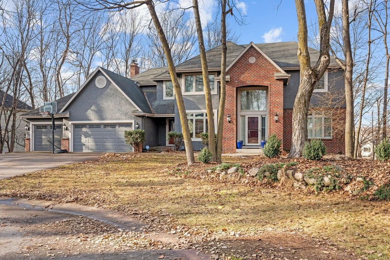 6340 Summit Cir, Chanhassen, MN 55317