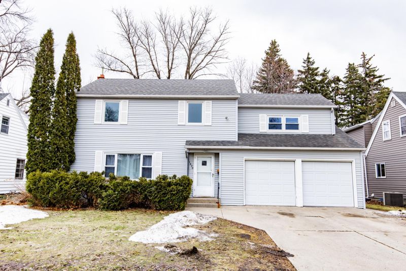 1020 12th St S, Moorhead, MN 56560