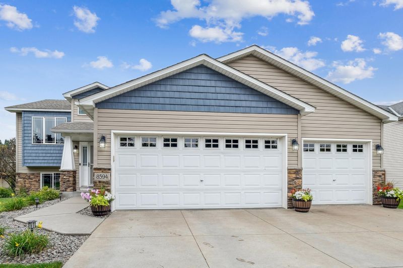8594 Dunkirk Ct NE, Blaine, MN 55449