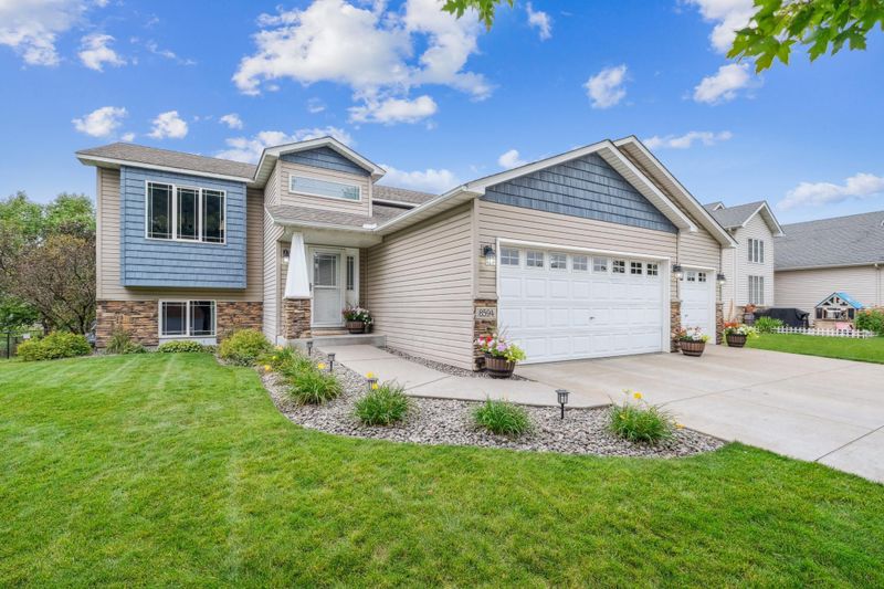 8594 Dunkirk Ct NE, Blaine, MN 55449