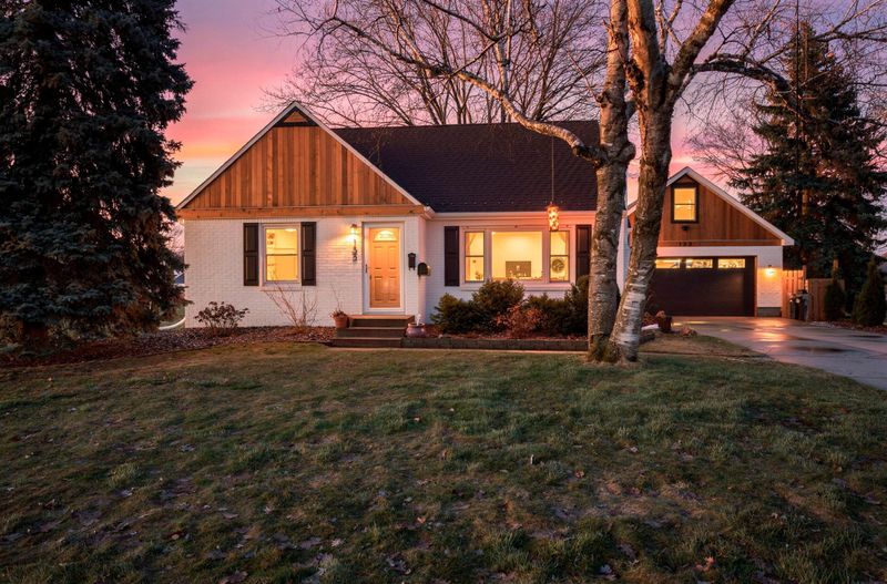 133 19th Ave S, Hopkins, MN 55343