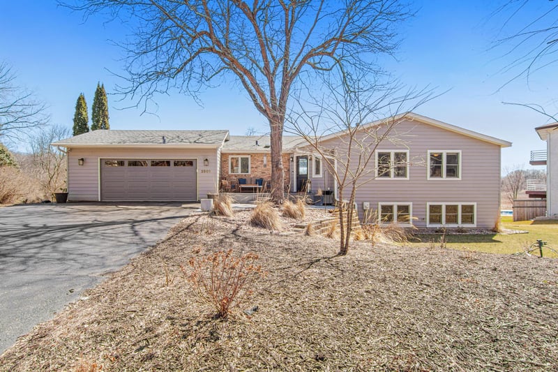 2501 Cherrywood Rd, Hopkins, MN 55305