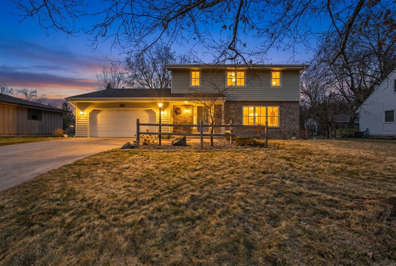 9736 Oxborough Rd, Bloomington, MN 55437